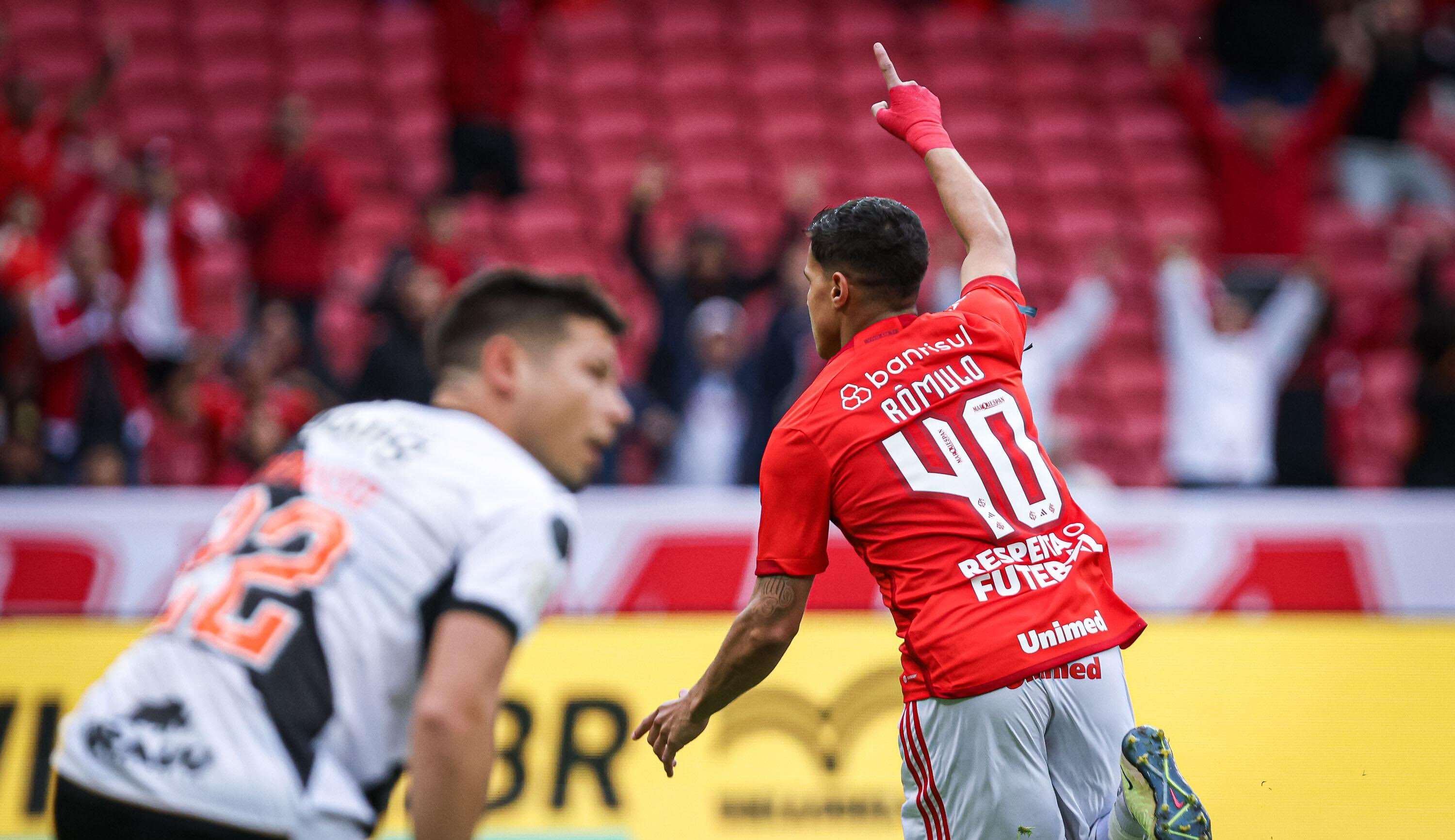 Contando com milagre, Inter vence e deixa Vasco ainda mais em crise