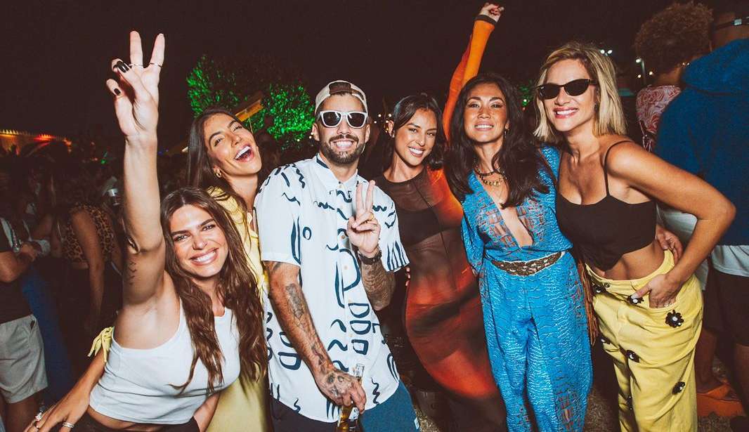 Giovanna Ewbank, Mariana Goldfarb, Pedro Scooby e mais famosos curtem festival neste sábado na Praia da Macumba