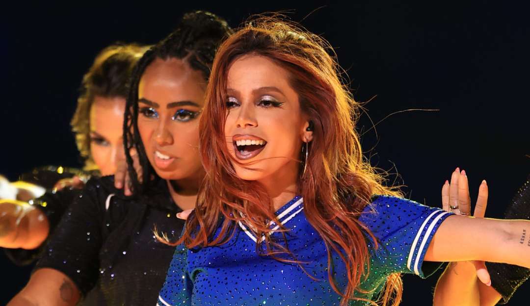 Os looks mais icônicos de Anitta nos palcos