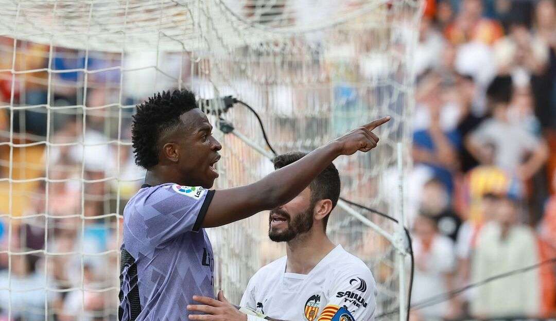 Presidente da FIFA convida Vini Jr para comitê contra o racismo
