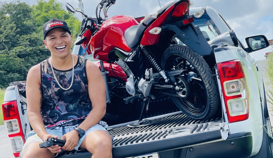 Lucas Motovlog aprimora bicicleta de menino de 12 anos e a reação emociona