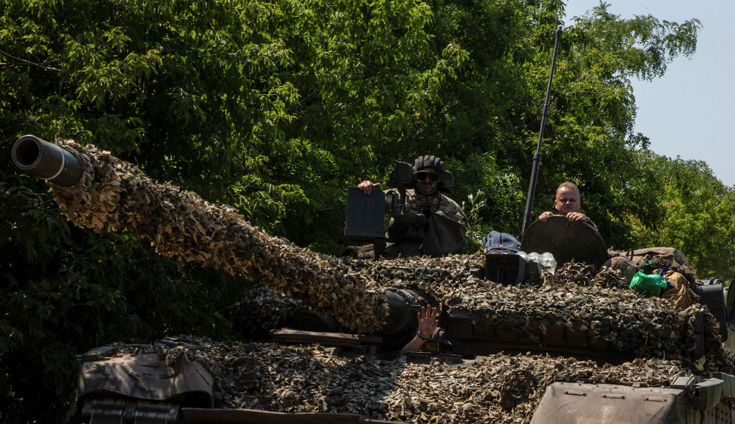 Rússia transfere tropas e veículos para Zaporizhzhia, afirmam Ucrânia e Reino Unido