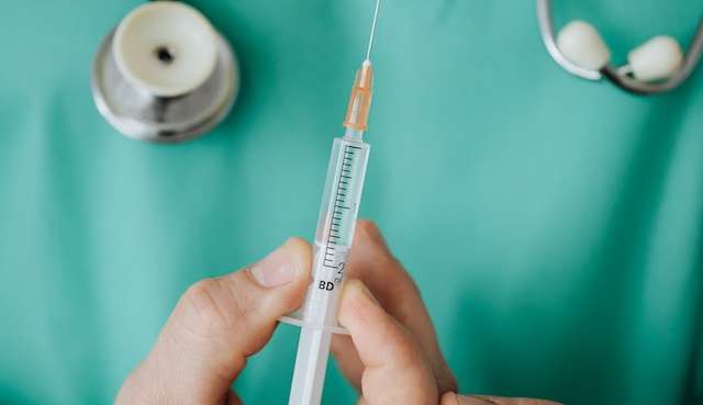 Campanha anuncia importância de pessoas com diabetes tomarem vacina