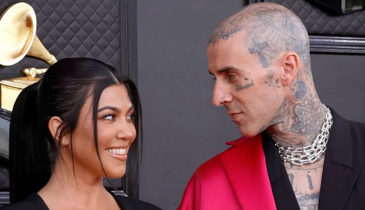 Kourtney Kardashian e Travis Barker anunciam sexo do bebê