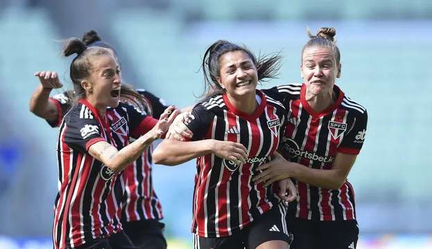 São Paulo chega às semifinais do Brasileirão Feminino após vencer o Palmeiras