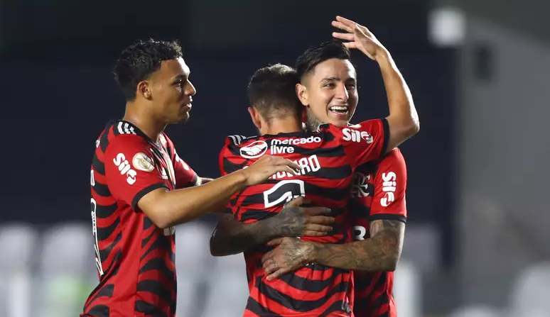 Finalizações sofridas preocupam o Flamengo mesmo com vitória diante do Santos