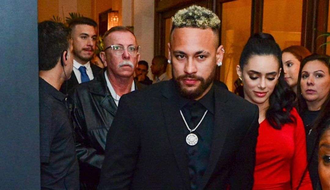 Neymar e Bruna Biancardi vão juntos a premiação do futebol
