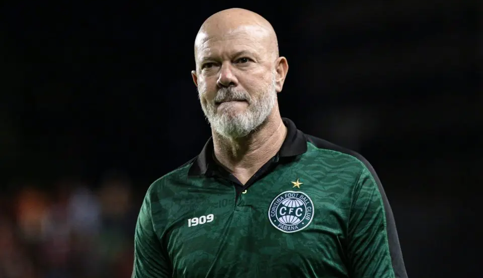 Coritiba demite o técnico Antônio Carlos Zago