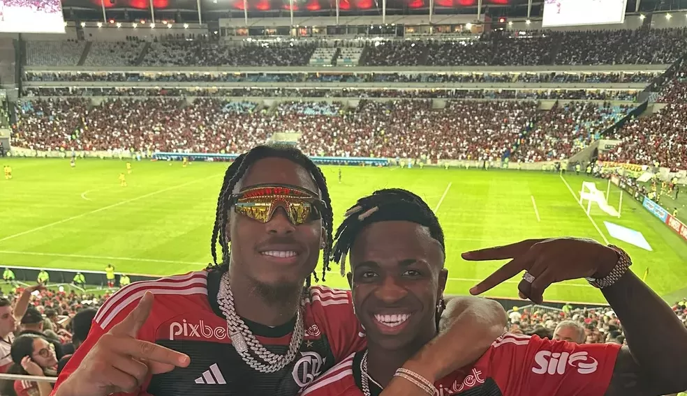 Vini Jr sai de férias e assiste a jogo do Flamengo