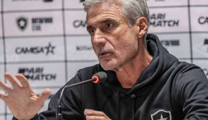 Luís Castro afirma que só decide seu futuro no Botafogo nesta sexta-feira