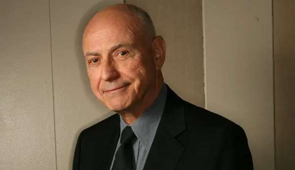 Alan Arkin, ator vencedor do Oscar por “Pequena Miss Sunshine”, morre aos 89 anos