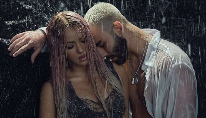 Inspirados em sereias, Shakira e Manuel Turizo sacrificam o amor em clipe de “Copa Vacía”