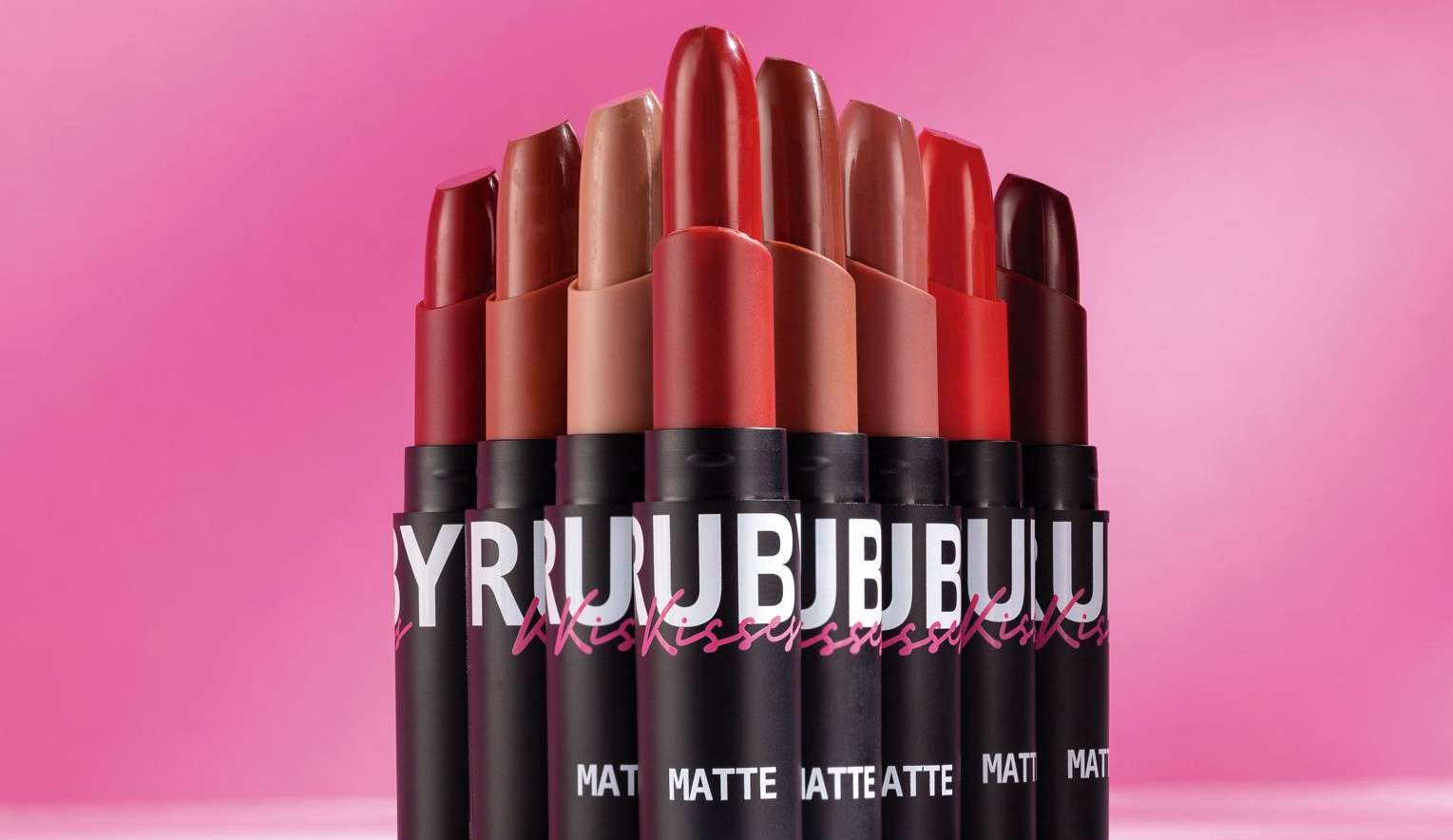Na versão matte, Ruby Kisses lança coleção de batons em bala