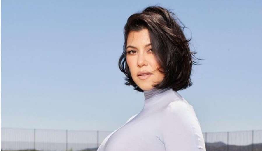 Kourtney Kardashian posta fotos para mostrar a evolução de sua barriga de grávida