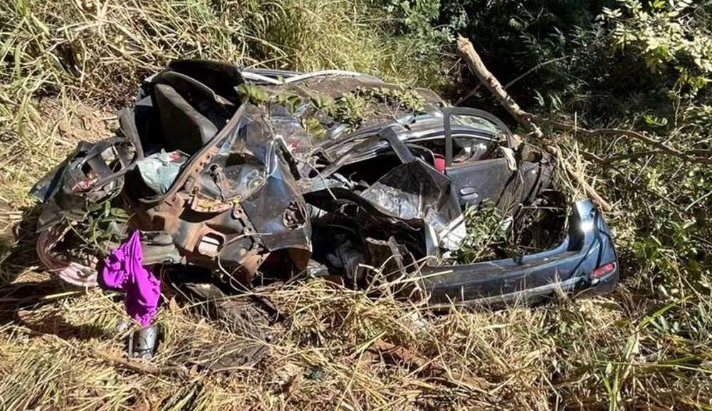 Cerca de 5 pessoas vão a óbito ao despencarem de ribanceira na BR-153