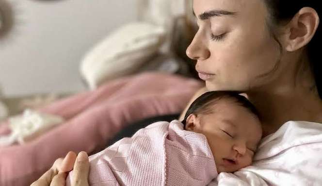 Thaila Ayala emociona a web em relato sobre a cirurgia da filha