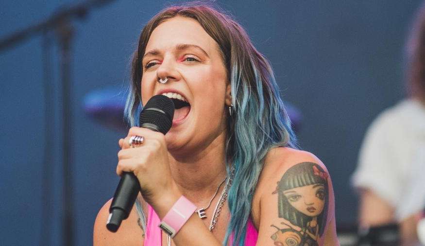 Tove Lo deixa a pista de dança mais quente com o remix de “I like u”