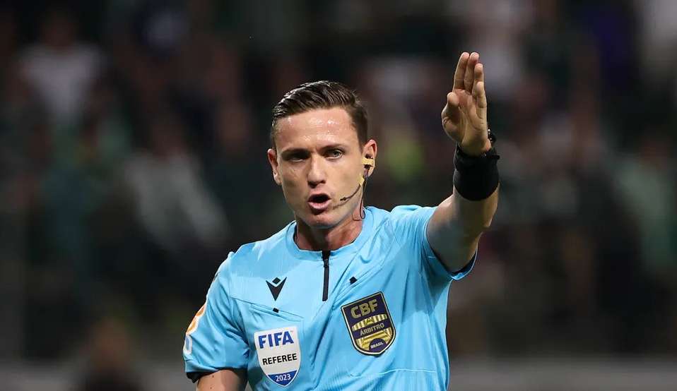 Árbitro relata discussões com os jogadores do Palmeiras após a partida
