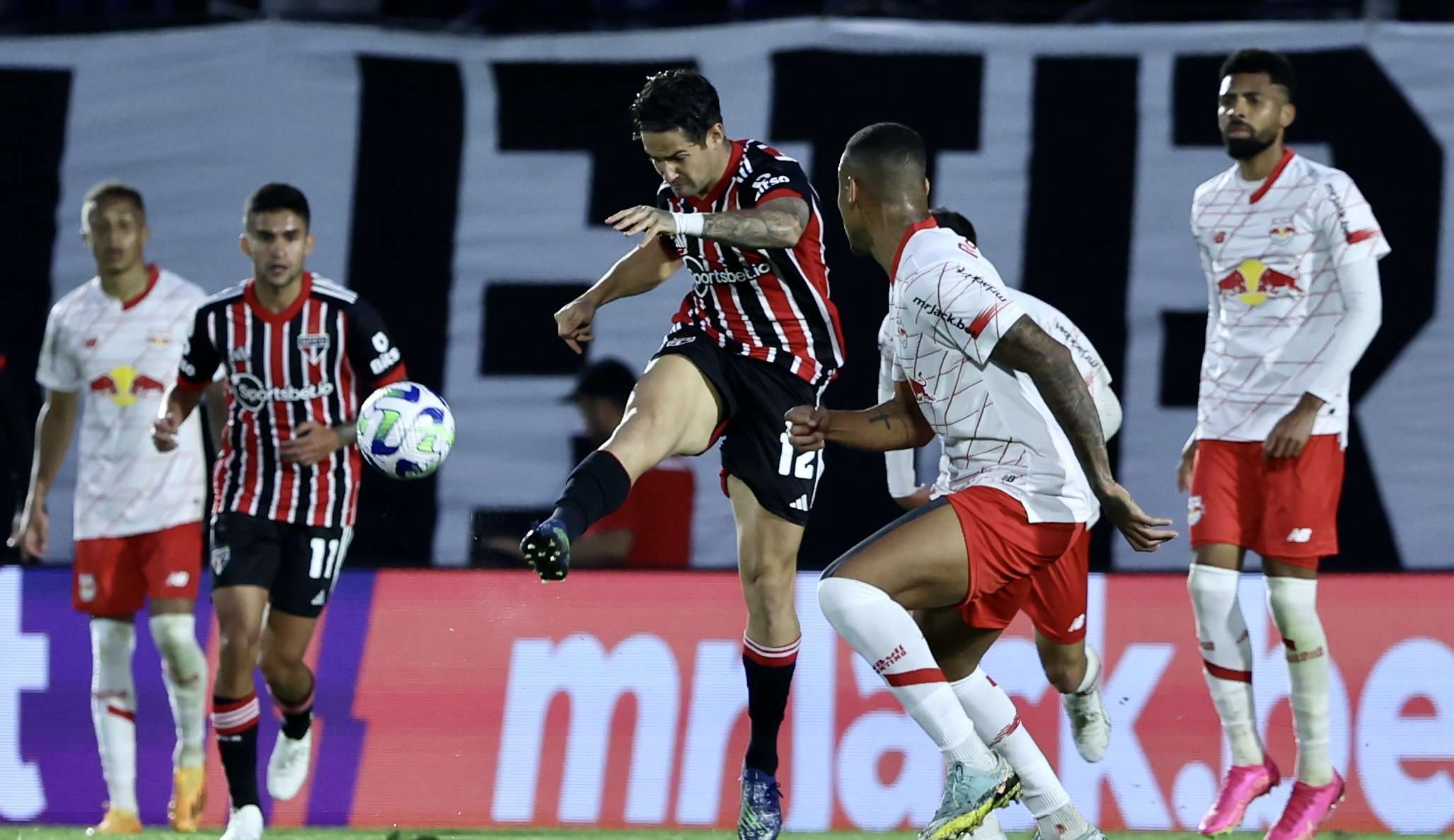 Red Bull Bragantino e São Paulo não saem do zero no Campeonato Brasileiro