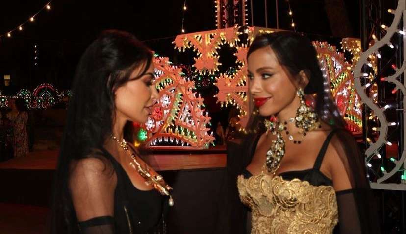 Kim Kardashian e Anitta posam juntas em desfile de Dolce & Gabbana