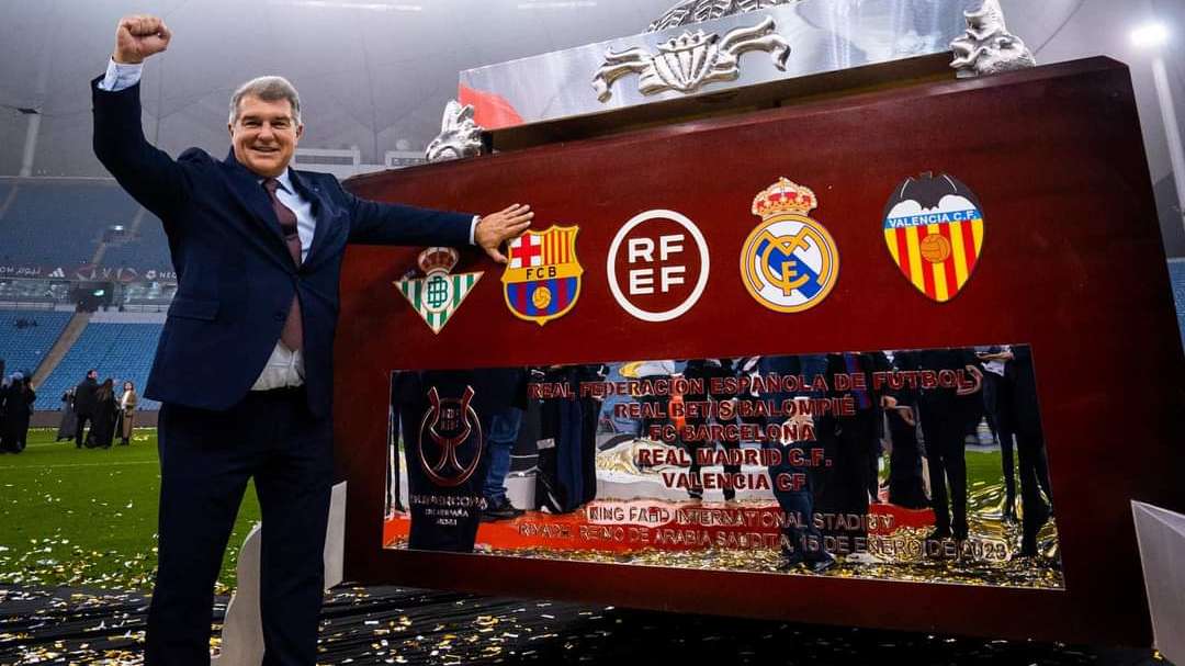 Presidente do Barcelona está animado para a chegada de Vitor Roque