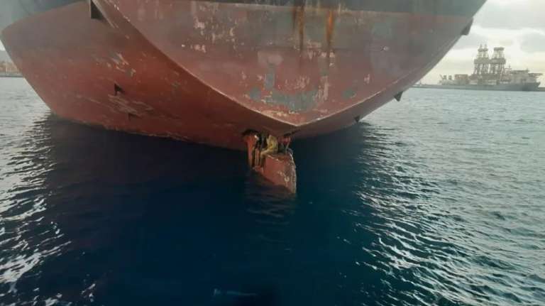 Nigerianos viajam escondidos em leme de navio por 13 dias; entenda como
