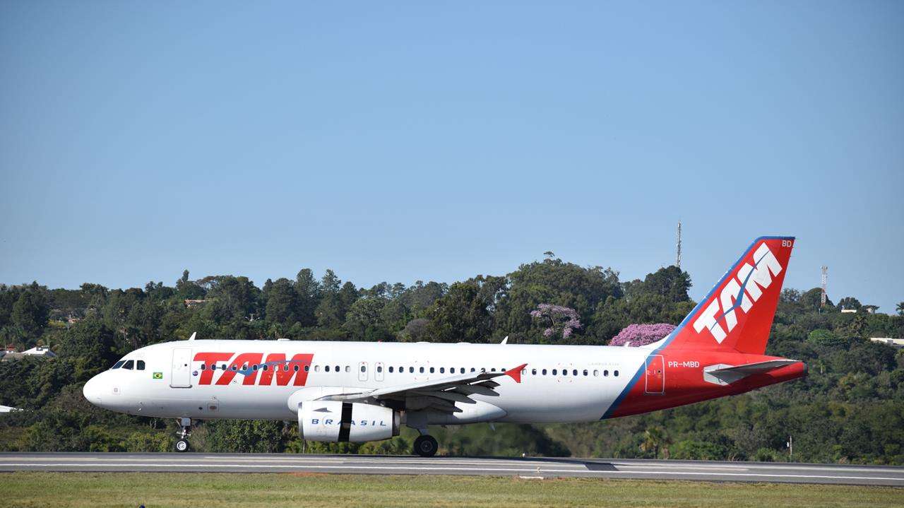 Aeroporto Internacional de Florianópolis é reaberto após 24 horas interditado
