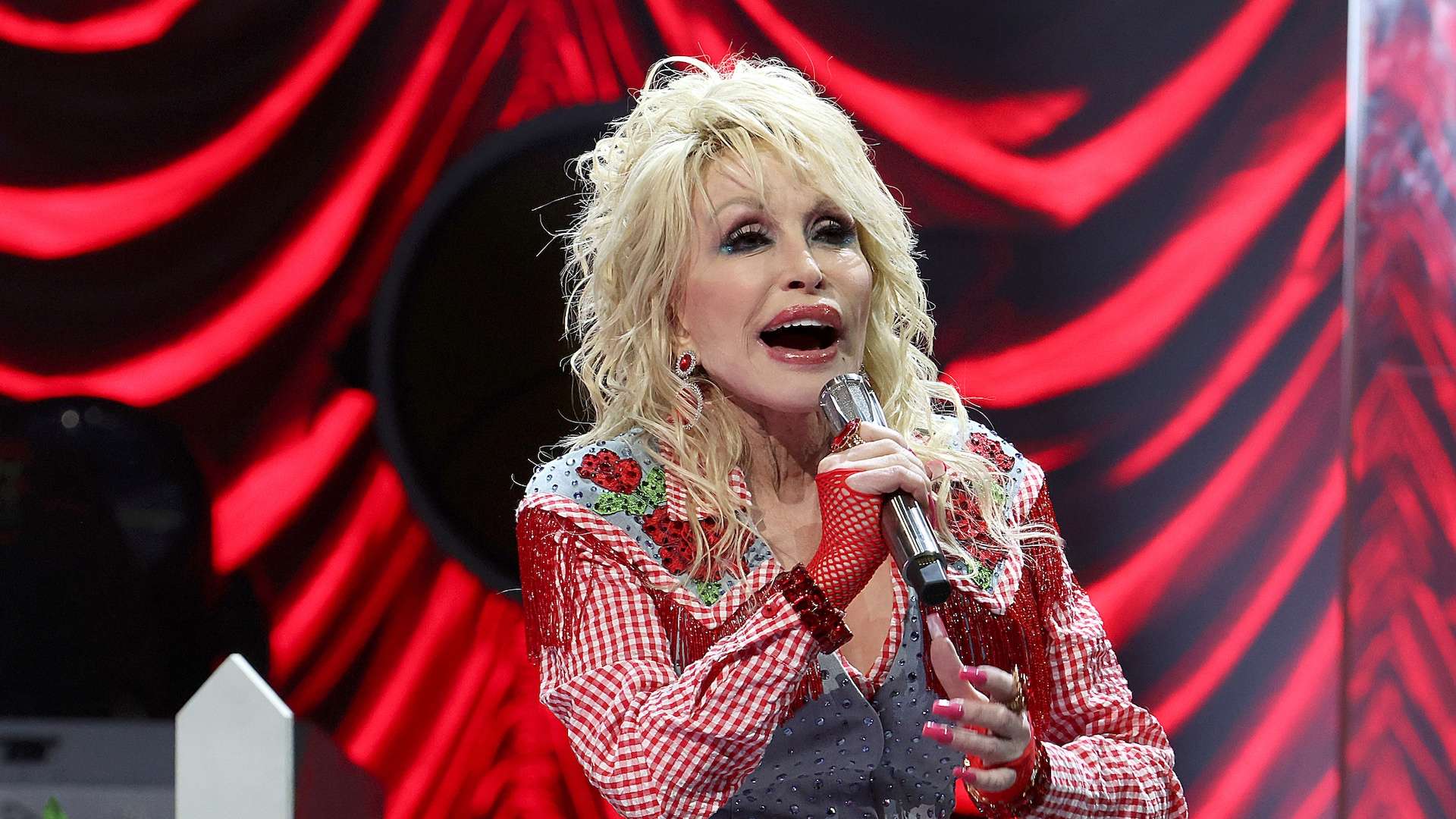 Dolly Parton afirma que aposentadoria não é uma opção