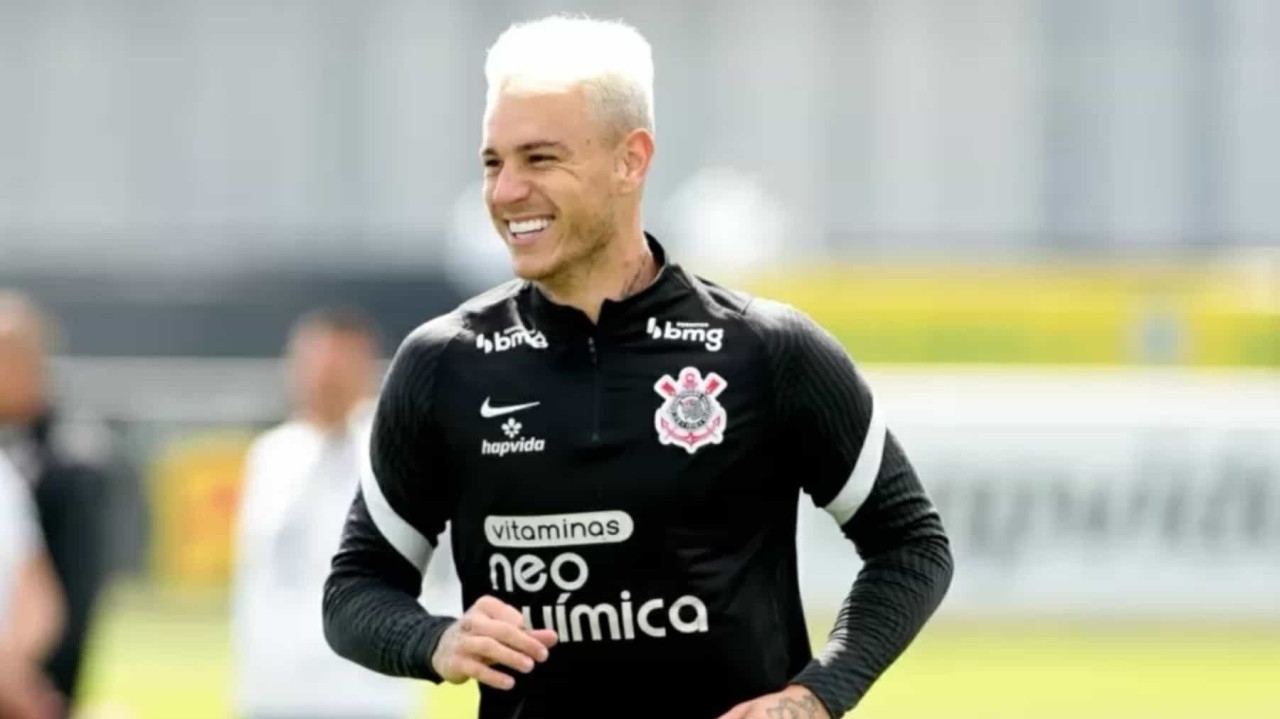 Roger Guedes diz que está focado no Corinthians e tranquiliza a torcida
