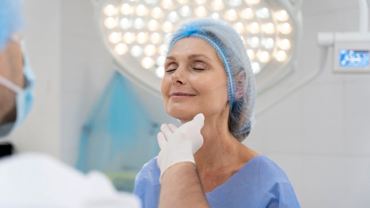 Cirurgia plástica e rejuvenescimento facial elevam a autoestima