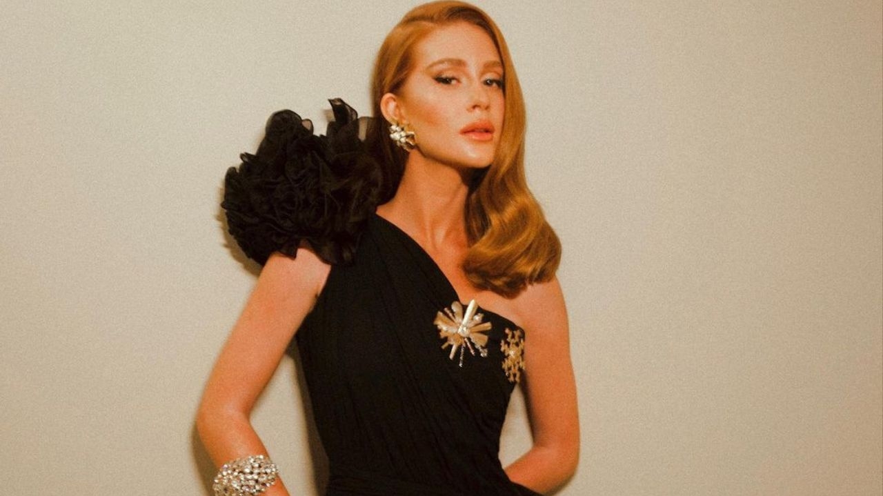 Marina Ruy Barbosa é vista com novo namorado em restaurante