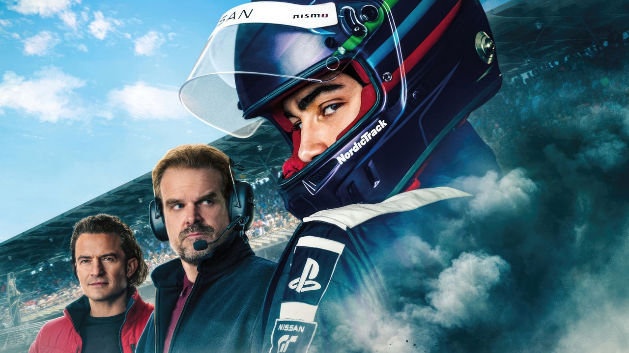 David Harbour e Archie Madekwe aceleram para a emocionante corrida de “Gran Turismo”, no novo trailer