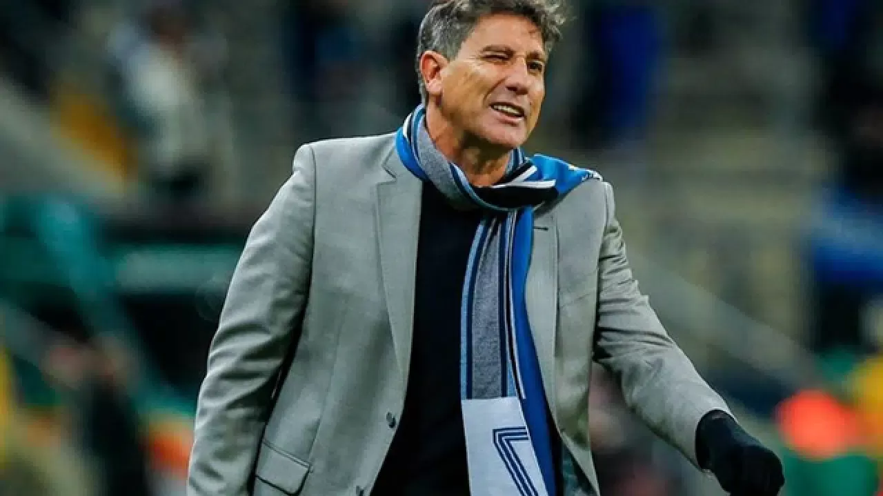 Renato retoma o assunto da volta de Luan para o Grêmio
