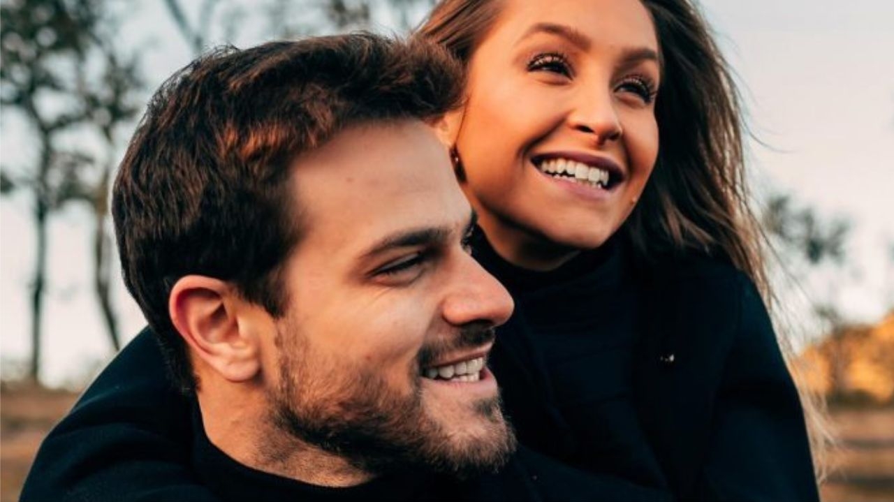 Carla Diaz e Felipe Becari terminam o noivado, segundo jornalista