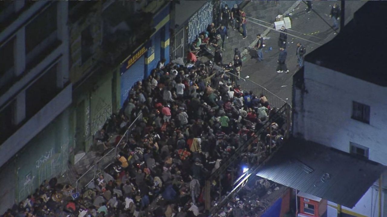 Cracolândia tem mais uma noite de operações policiais com tumulto e bombas