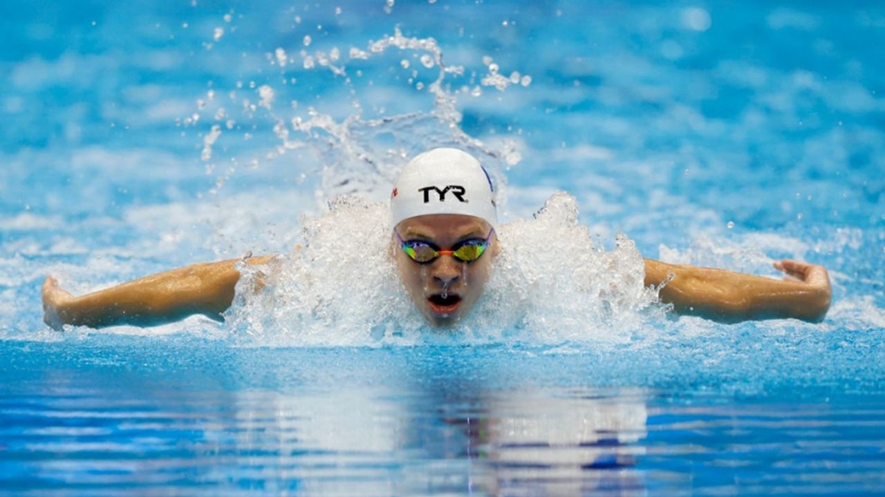 Conheça Léon Marchand, francês da natação que bateu o recorde mundial de Michael Phelps