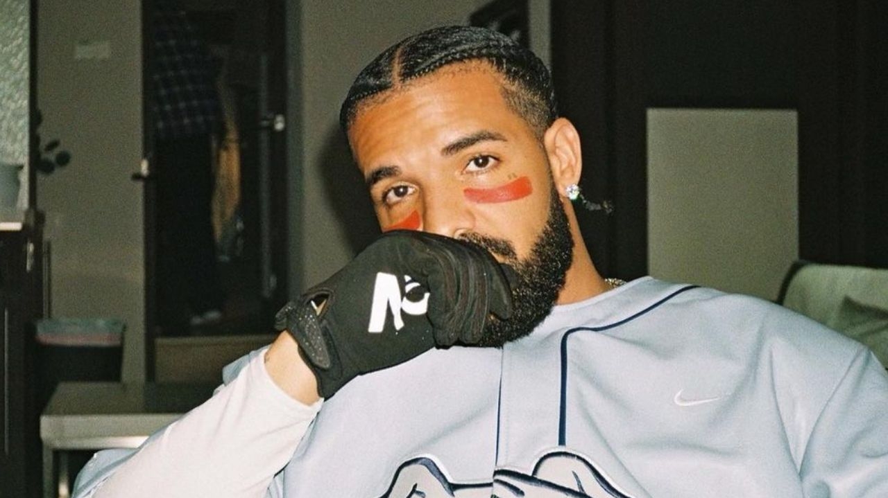 Drake interrompe show nos EUA devido a arremesso de objeto no palco 
