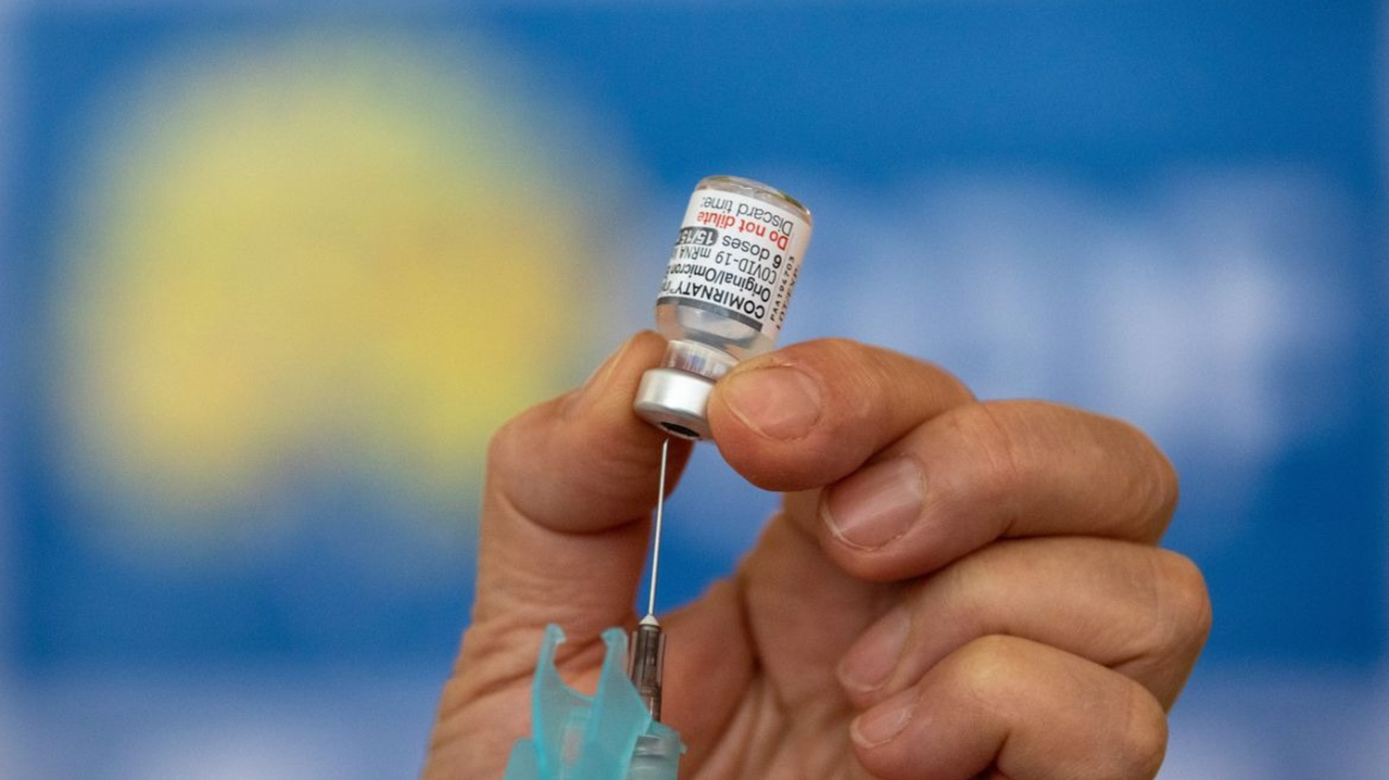 Baixa procura por vacina bivalente gera preocupação entre a comunidade médica