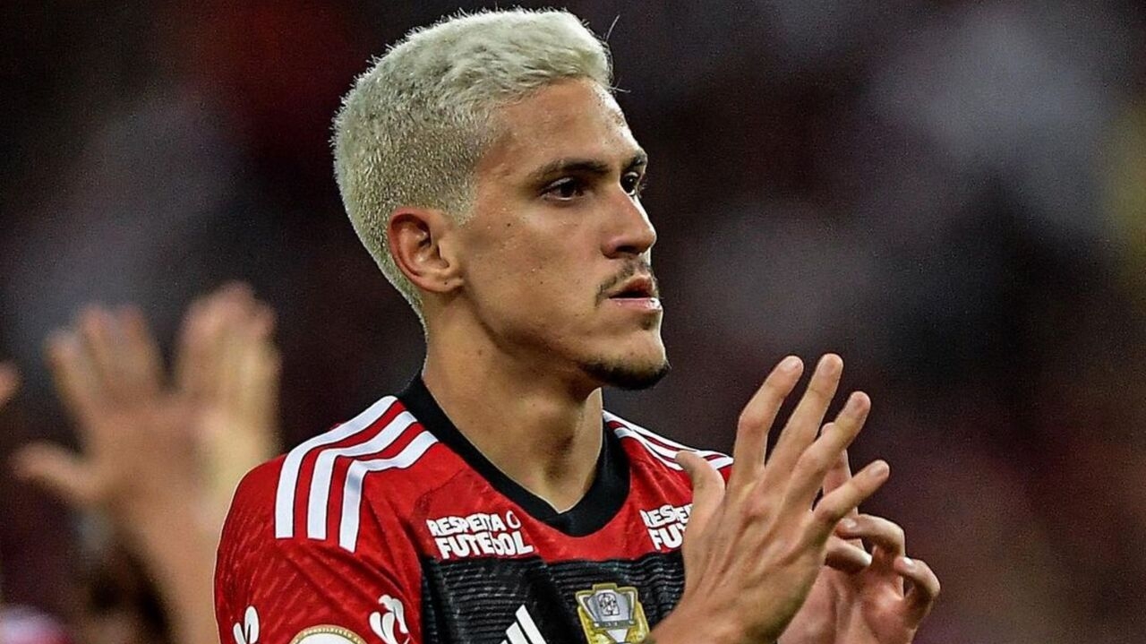 Laudo médico revela ferimento na boca de Pedro, atacante do Flamengo, após agressão