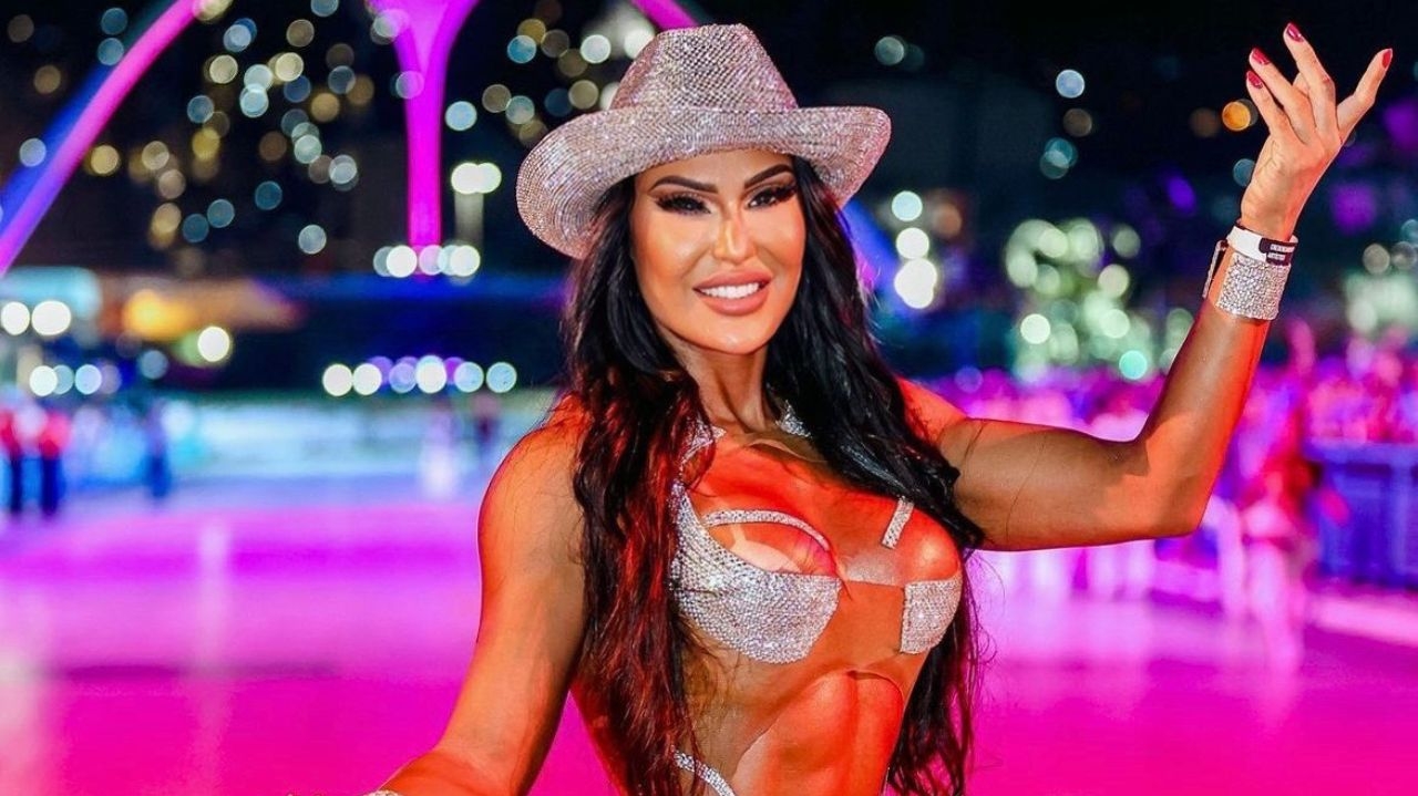 Gracyanne Barbosa está de volta ao carnaval paulista como madrinha da Camisa Verde e Branco