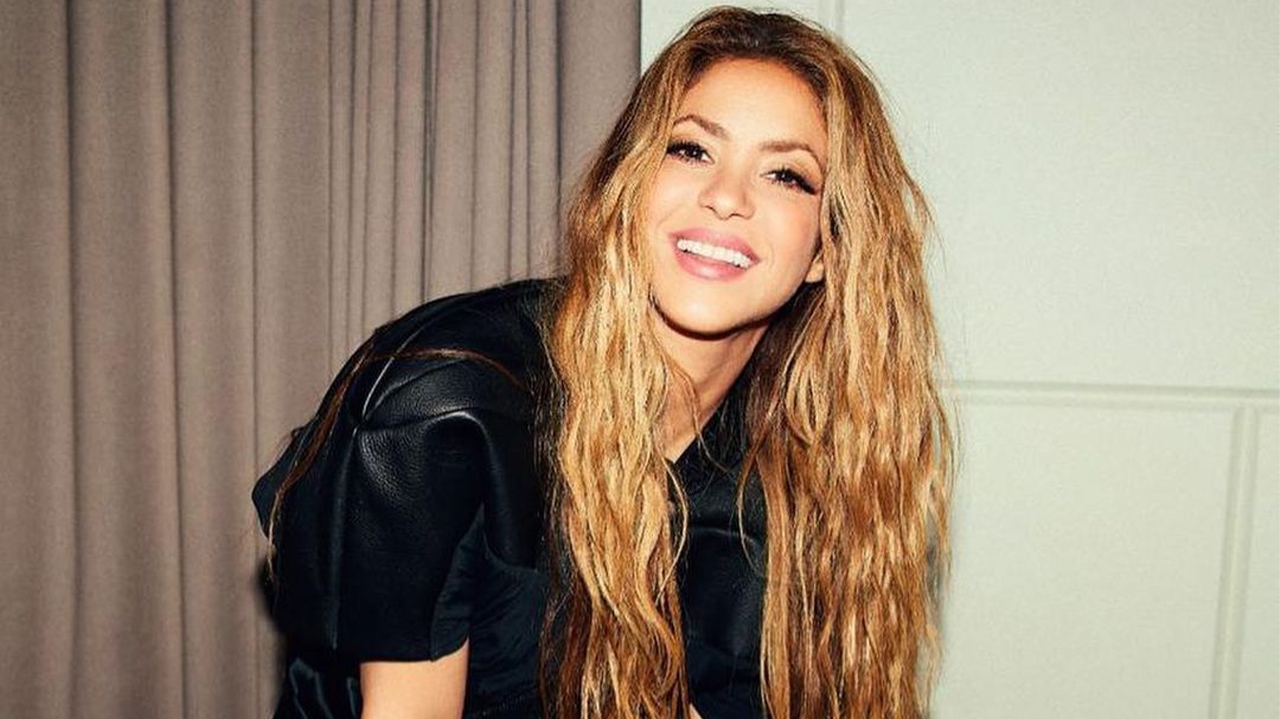 Shakira joga basquete com os filhos em universidade da Califórnia