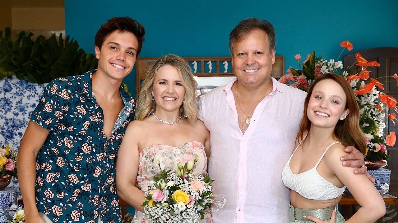 Pais de Larissa Manoela negam venda de mansão