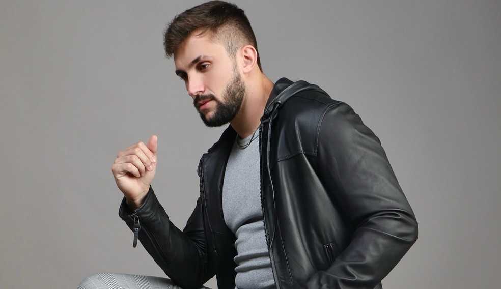 Ex-BBB Arthur Picoli desconfia que seu carro esteja sendo rastreado: ‘Fiquei com medo’