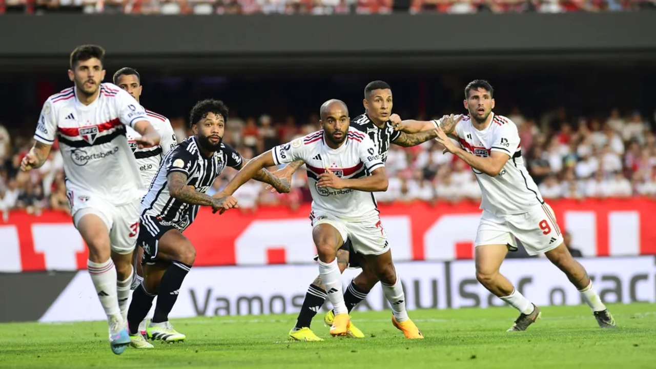 Lucas Moura começa com o pé esquerdo em sua estreia pelo São Paulo após 11 anos