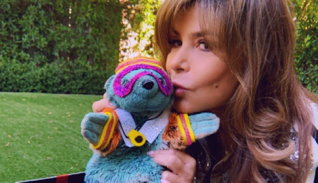 Paula Abdul relembra sobre a gravação de seu hit “/Straight Up”/ no chuveiro