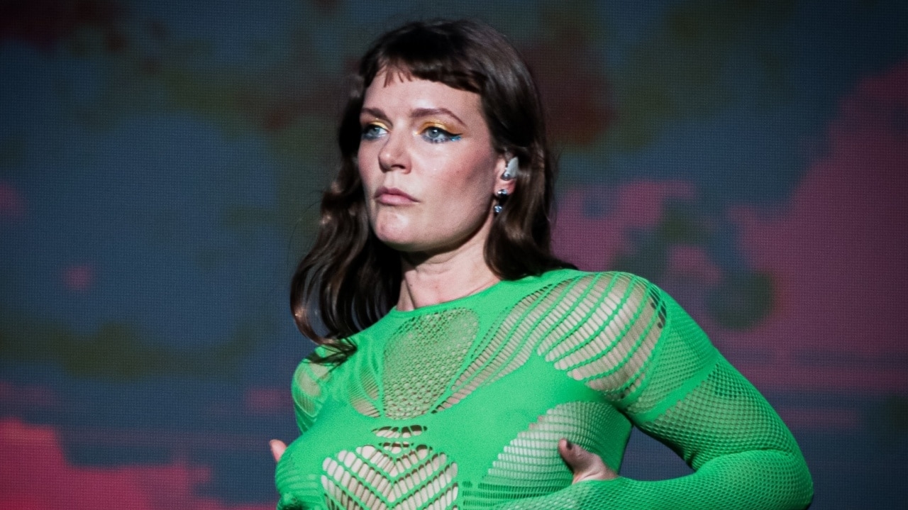 Tove Lo encerra era “Dirt Femme” com “Elevator Eyes” e promete versão estendida do álbum