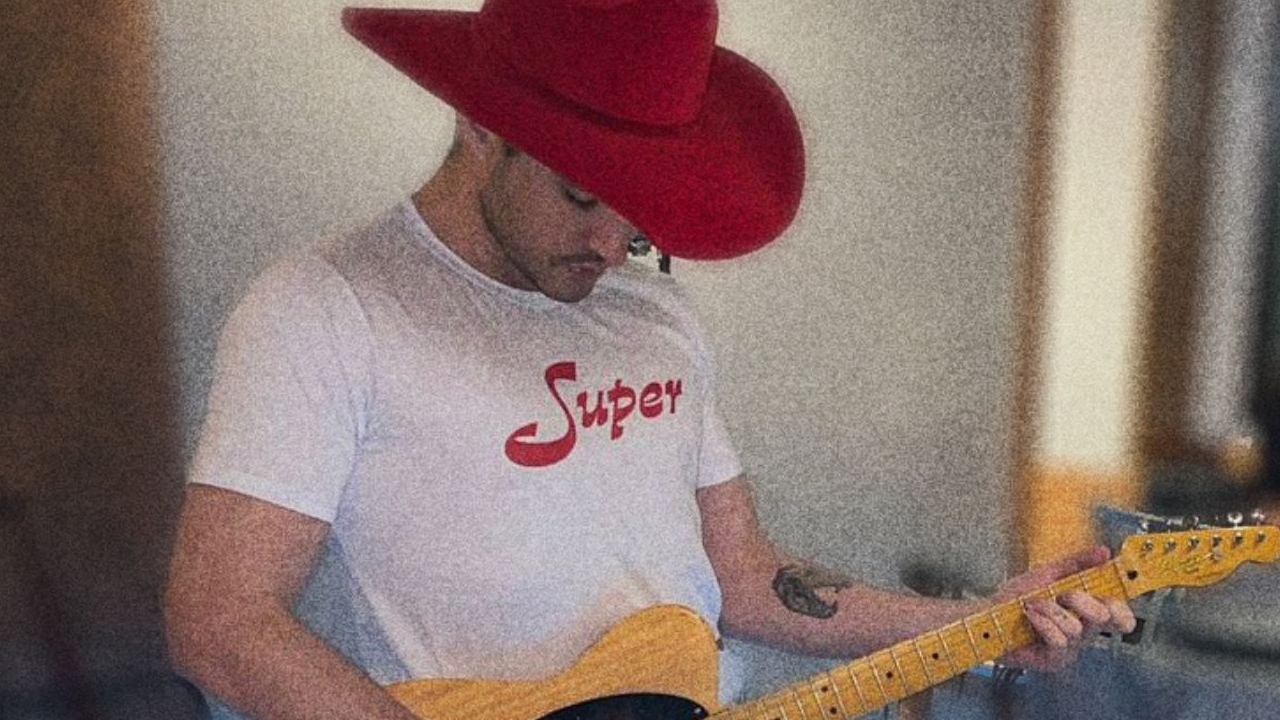 Jão revela capa e tracklist oficial do mais novo álbum “SUPER”