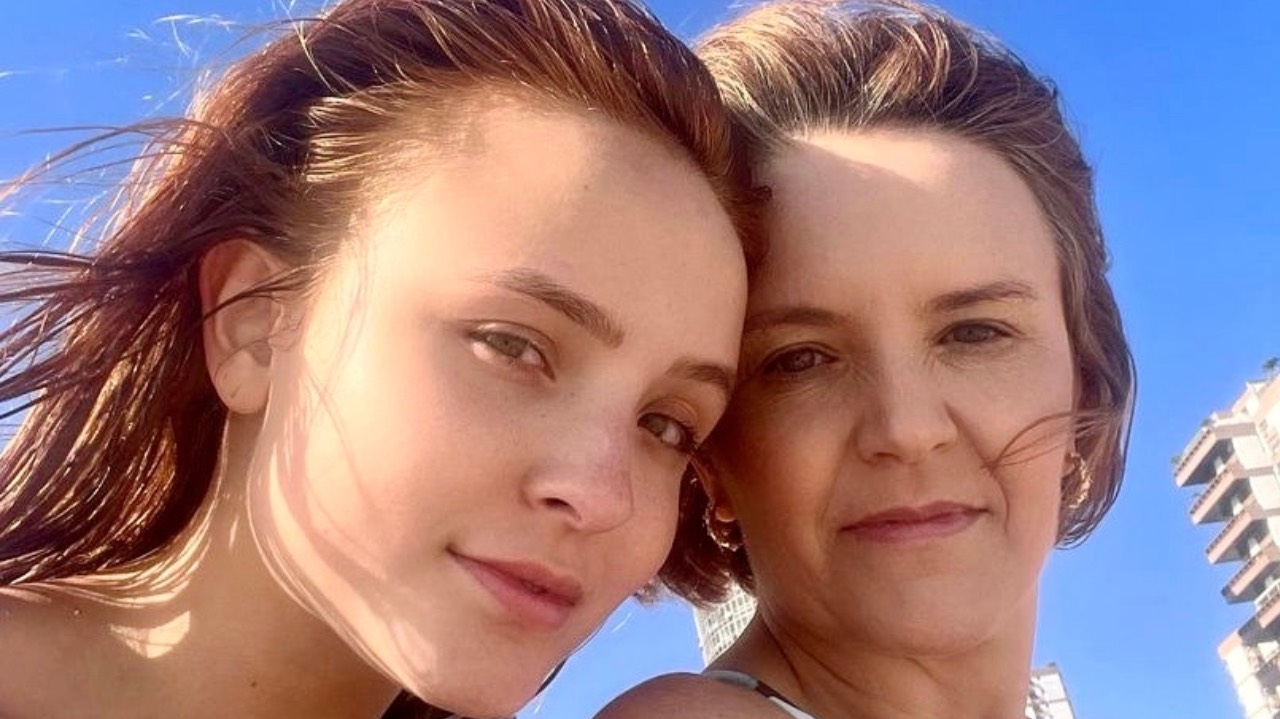 Trecho polêmico de livro de Larissa Manoela sobre a mãe viraliza: “Não preciso de inimiga”