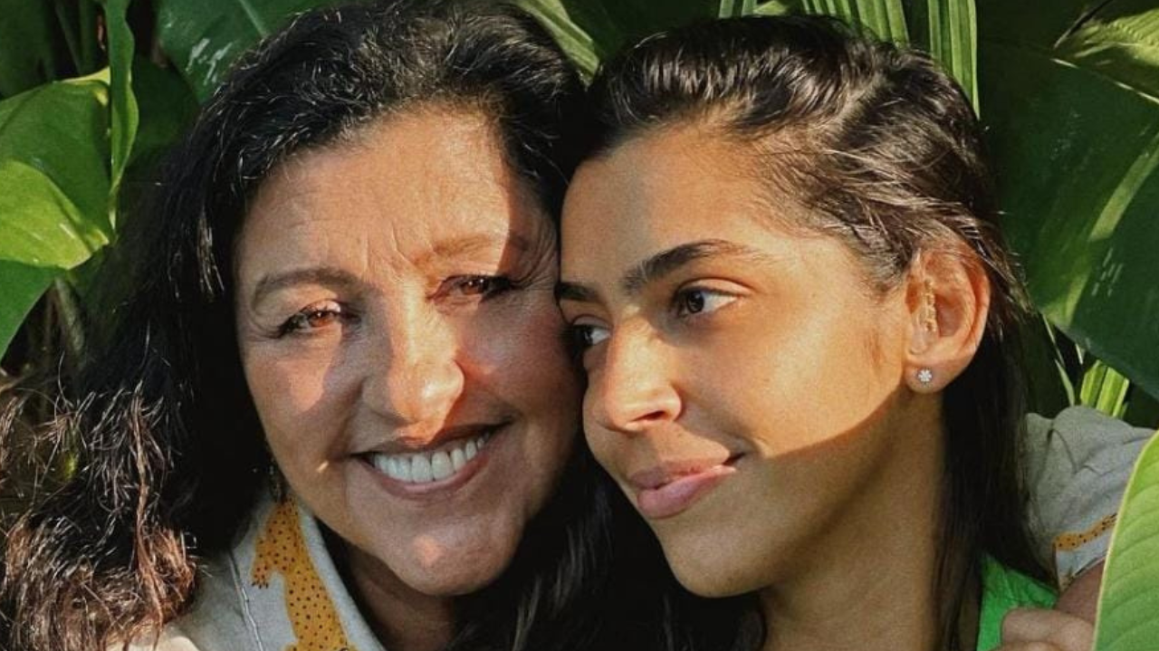 Regina Casé relata preconceito sofrido pela filha por ser deficiente auditiva