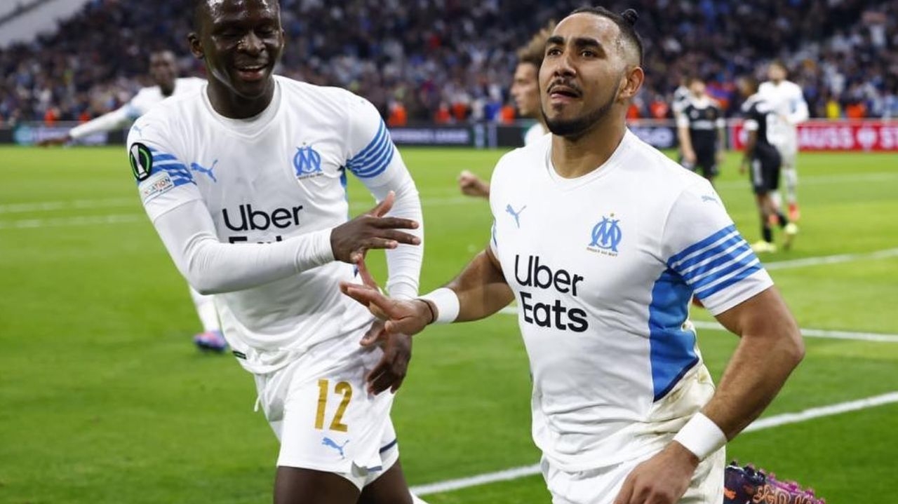 Dimitri Payet chega ao Brasil para assinar com o Vasco